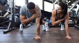 Toning Bingo Wings: Your Ultimate Guide to Sculpting Sleek Arms at the Gym 3 Fitness trainer demonstrating arm toning exercises Stanford-le-Hope